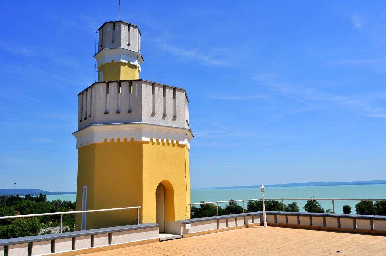 Sir David Balaton Castle Apartmanok Balatonszepezd Exterior foto