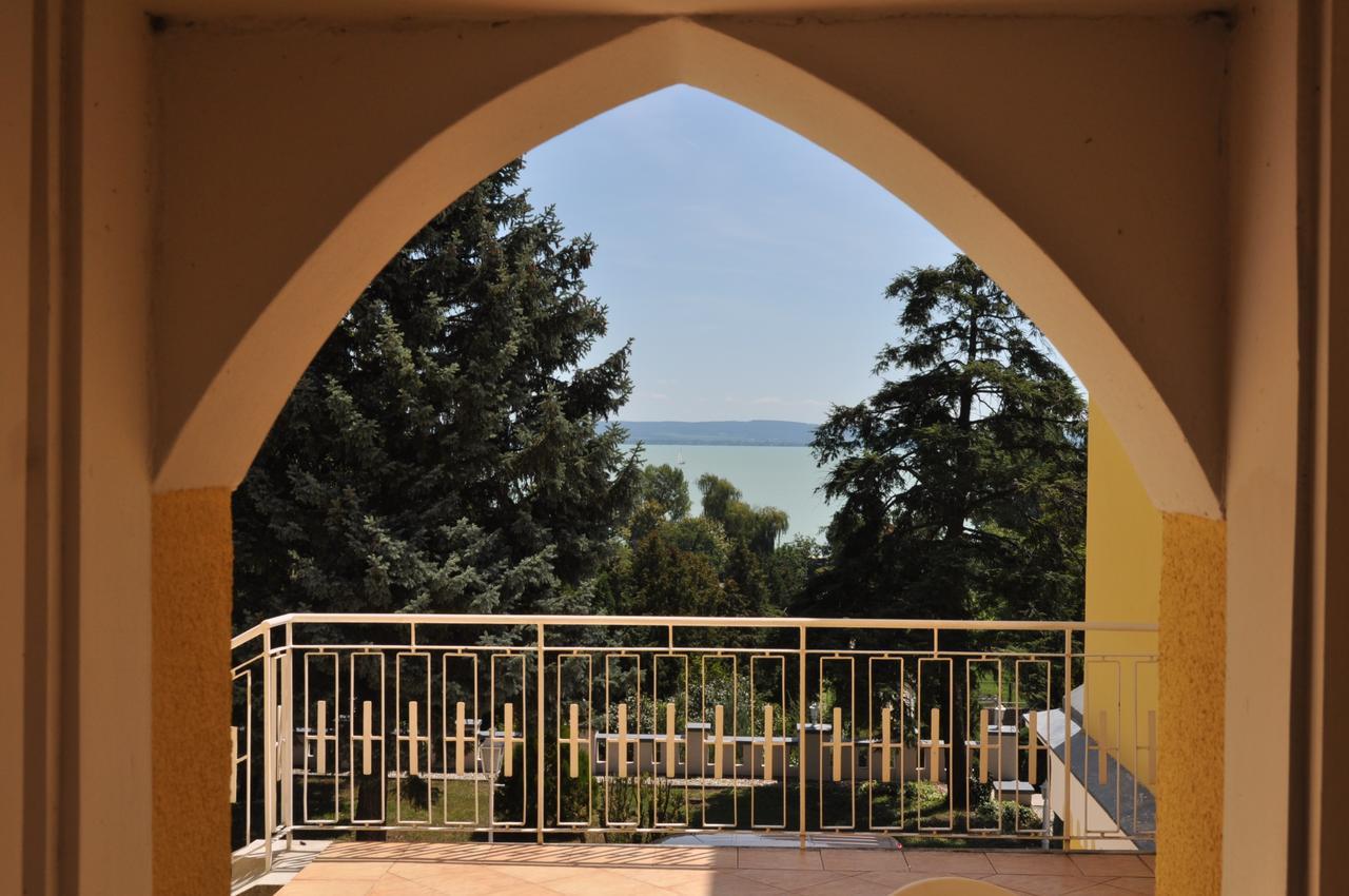 Sir David Balaton Castle Apartmanok Balatonszepezd Exterior foto